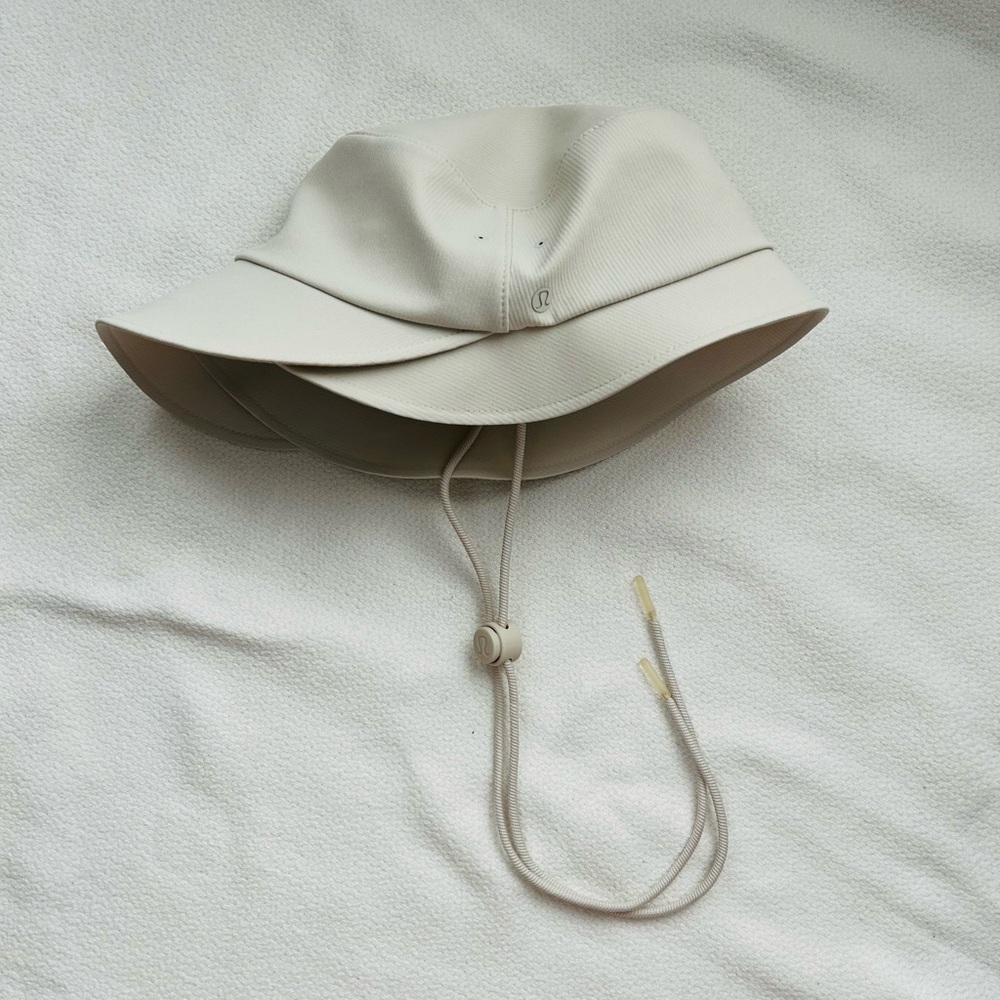Lululemon Wide-Brim Bucket Hat w/ Strap - Picture 3 of 5